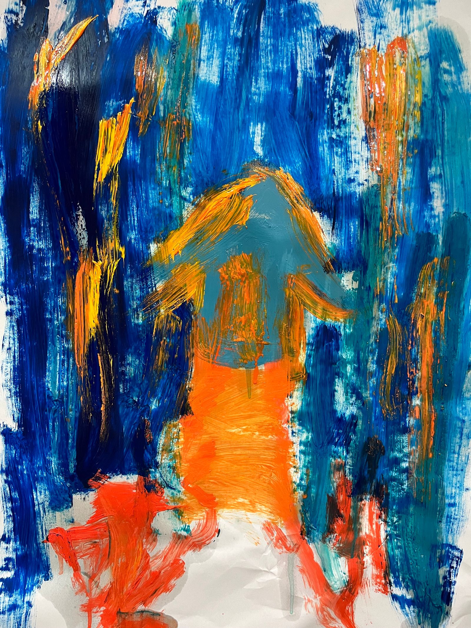 在台北展出的藍色與橘色抽象繪畫作品